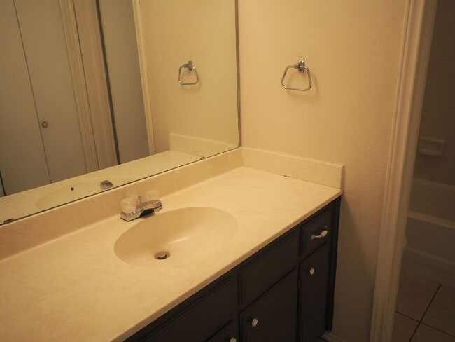Building Photo - 1401 Hermitage Dr