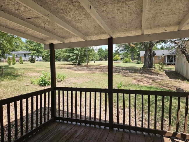 Building Photo - 3252 Colham Ferry Rd