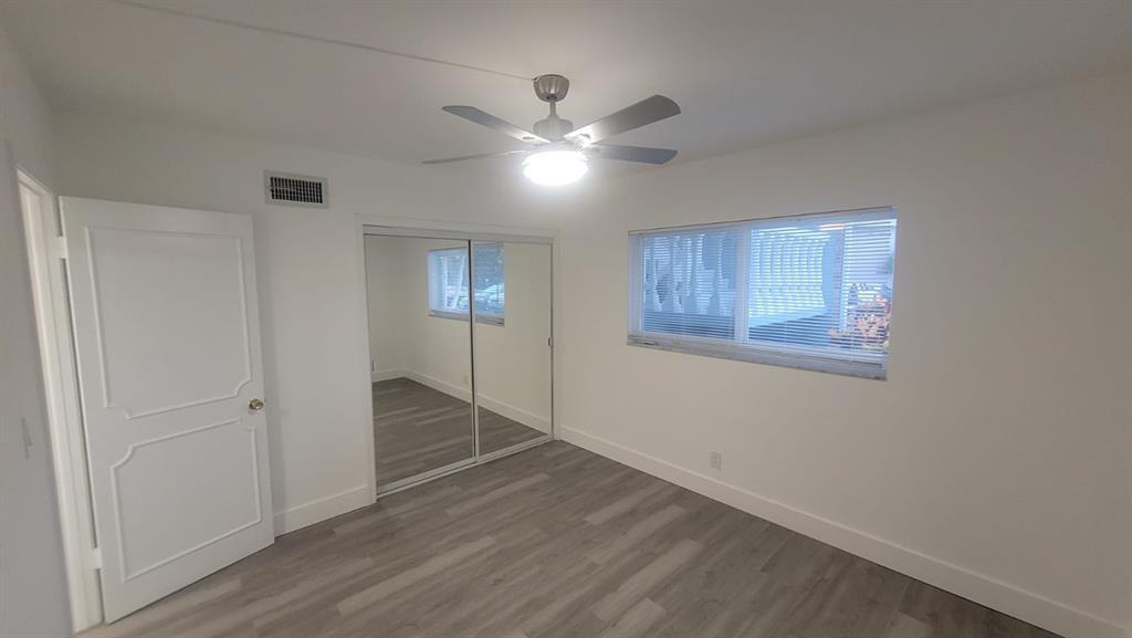 Building Photo - 1100 Pine Dr