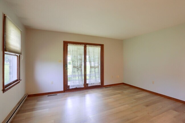 Building Photo - 4912 Follins Ct