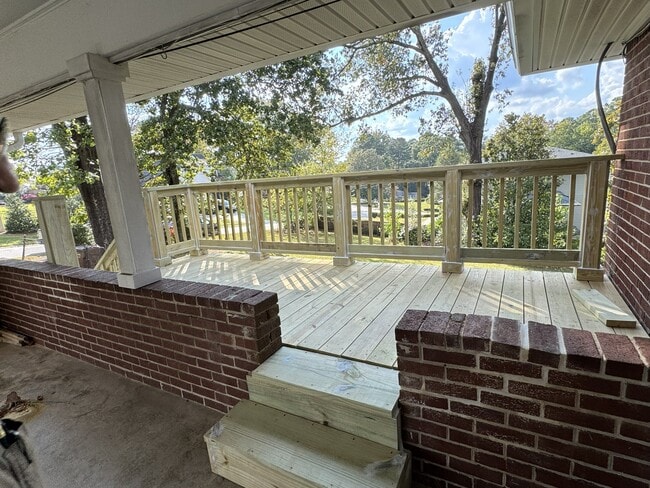 Building Photo - 3820 Orchard Rd SE