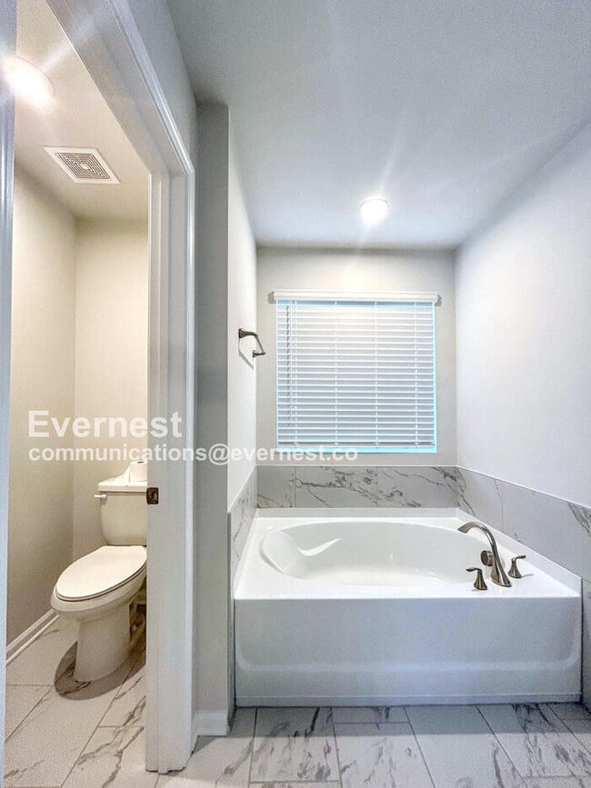 Building Photo - 9226 Northfield Crossing Dr