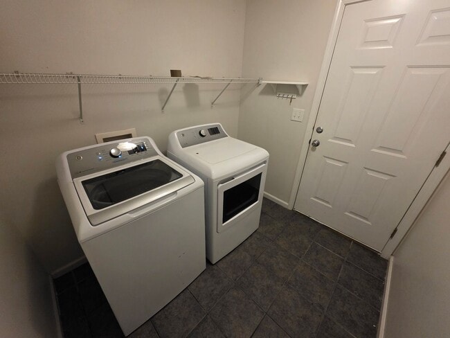 Building Photo - 104 Londonberry Ln