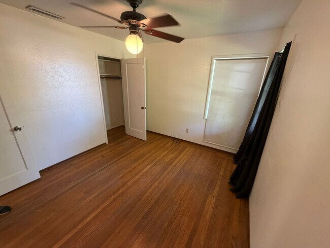 Building Photo - Charming Vintage Gem: Cozy 3-Bedroom Retreat with Timeless Style in Sacramento