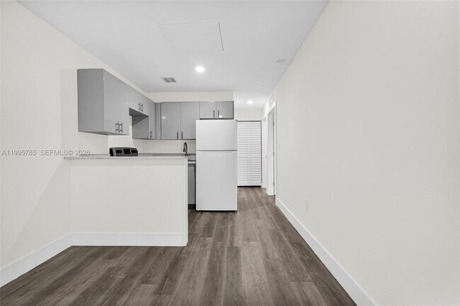 Building Photo - 1730 Acapulco Dr