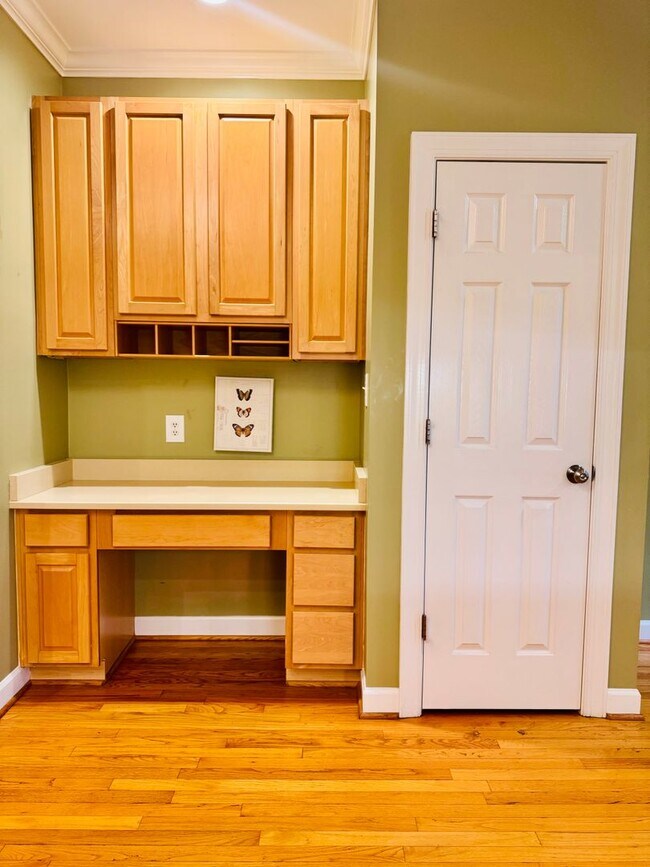 Building Photo - Gorgeous One Level Home in Chapel Hill