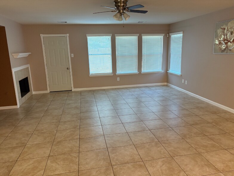 Building Photo - 327 Remington Heights Dr