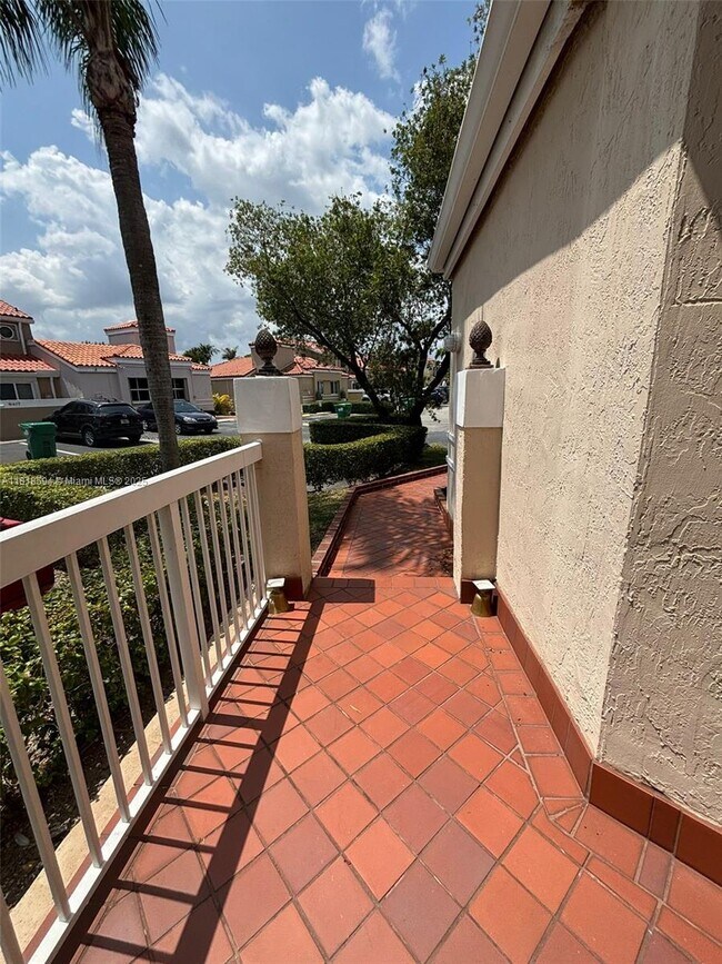 Building Photo - 6427 SW 132nd Ct Cir