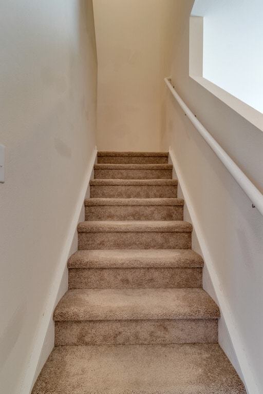 Building Photo - 4 BR/2.5 BA Home - A Rare Rental Between C...