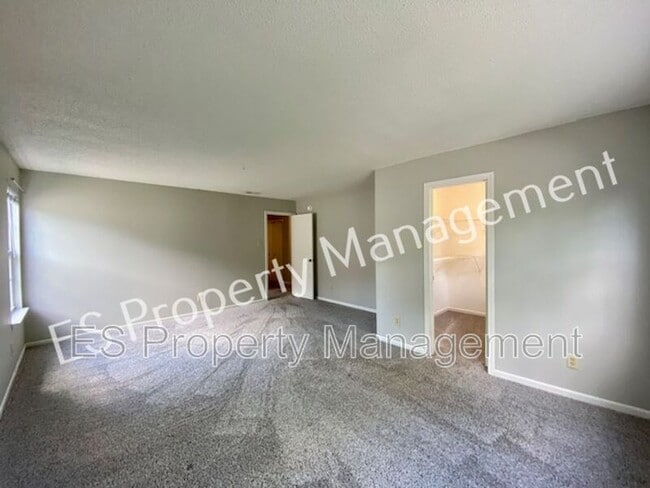 Building Photo - 2180 Shadowbrook Dr