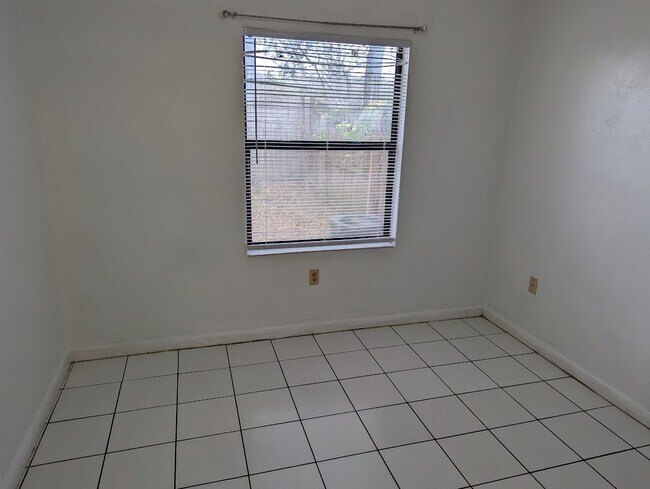 Building Photo - 3600 SW 23rd St