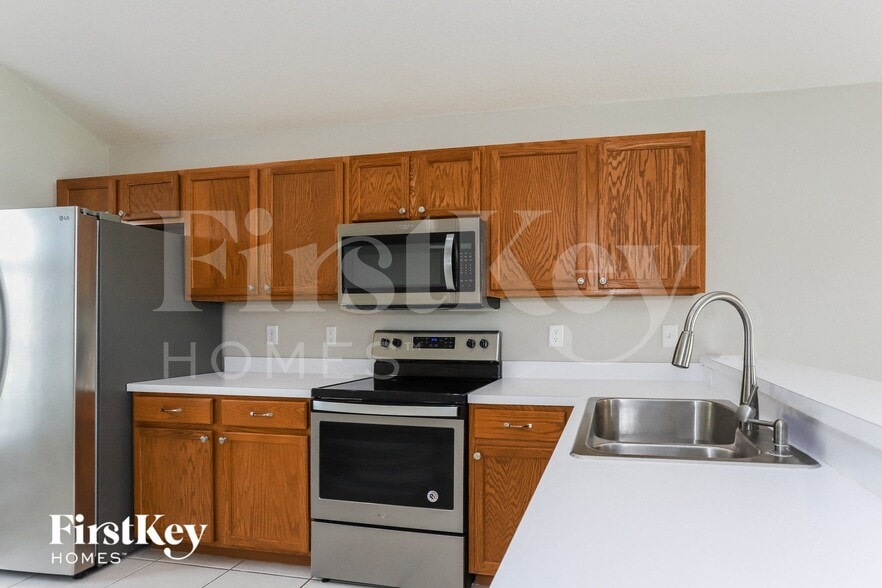 Building Photo - 811 15th St NE