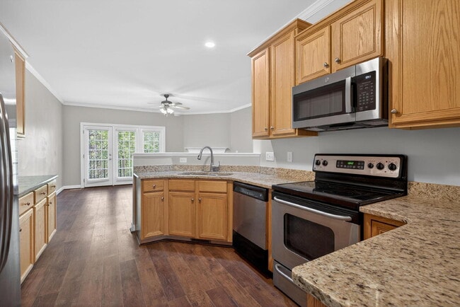 Building Photo - 770 Parkside Townes Ct