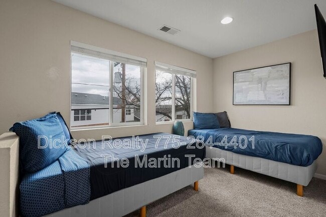 Building Photo - 121 Caliente St