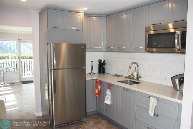 Building Photo - 639 W Oakland Park Blvd