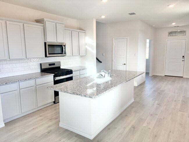 Building Photo - 2700 Gladewater Rd