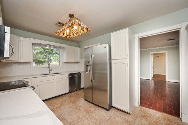 Building Photo - 1707 Key St