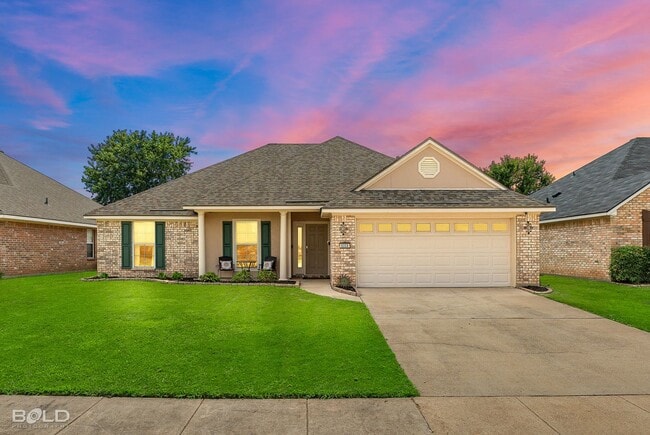 Building Photo - Check Out this 4 bed 2 bath