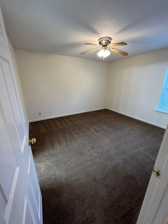 Building Photo - Available home in Cozy Caul-de-sac