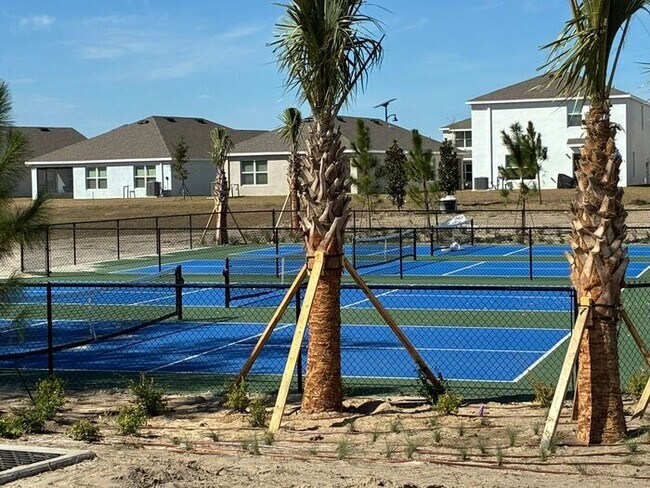 Building Photo - 3 Bedroom, 2.5 Bath Townhome