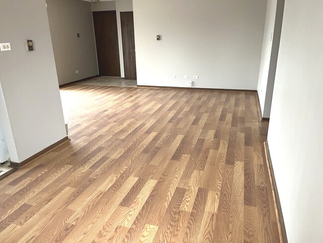 Building Photo - 22405 Thomas Dr