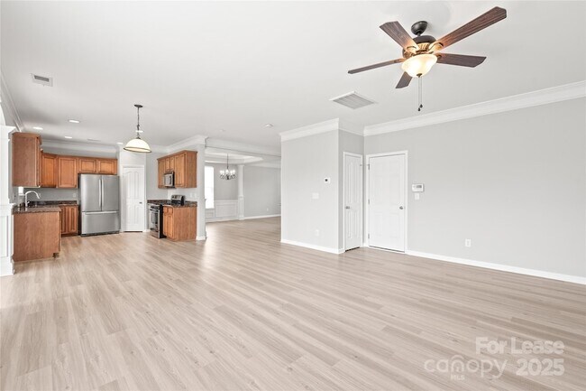 Building Photo - 7001 Dacian Ln