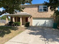 Building Photo - Spacious 4 bedroom house with fenced yard