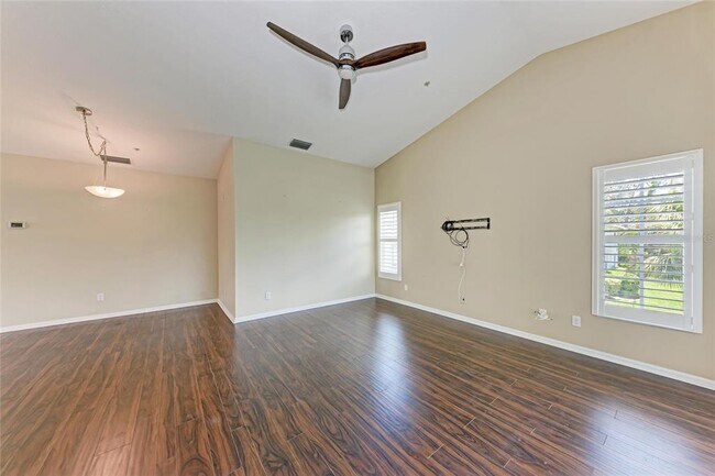 Building Photo - 803 Montrose Dr