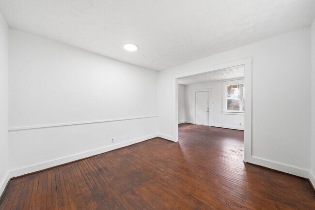 Building Photo - 1211 Emily St