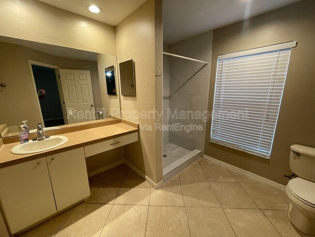 Building Photo - 1710 SW 10th Pl