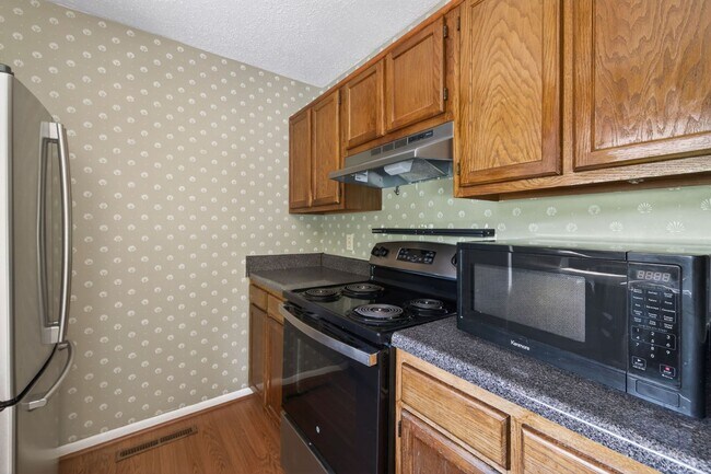 Building Photo - Fabulous Chesapeake Bay Location - Steps to Beach!