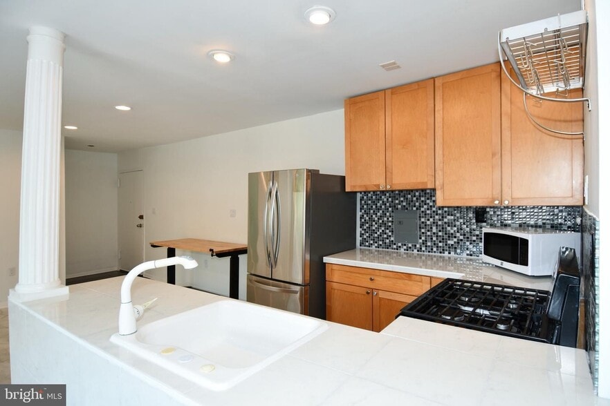 Building Photo - 12415 Braxfield Ct