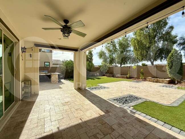 Building Photo - 3080 S Jasmine Dr