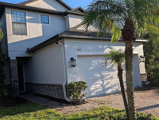 Building Photo - 2701 Hampton Green Ln