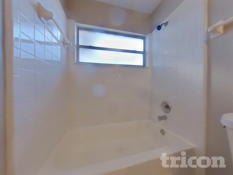 Building Photo - 2009 Kiwi Trail