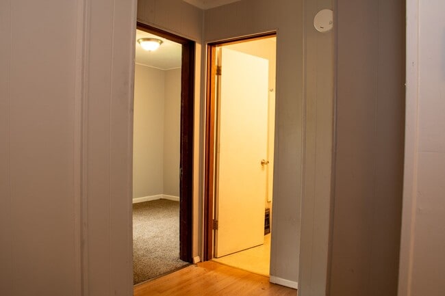 Building Photo - Two bedroom House in East Alton