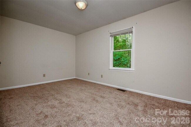 Building Photo - 7730 Deer Track Dr