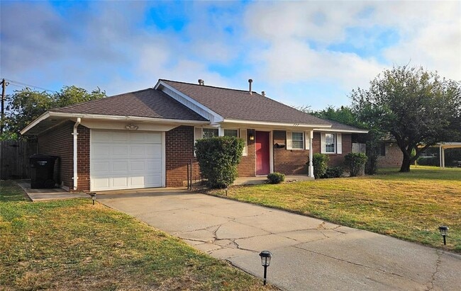Building Photo - 777 Camelot Dr