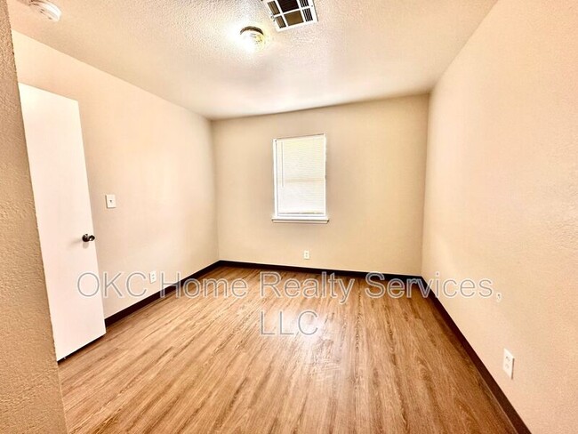 Building Photo - 19 W Thatcher St