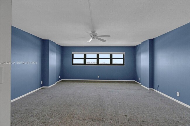 Building Photo - 3200 Port Royale Dr N