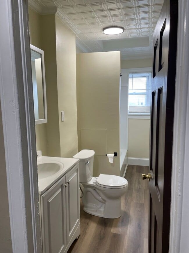 Building Photo - 719 N Milton Ave