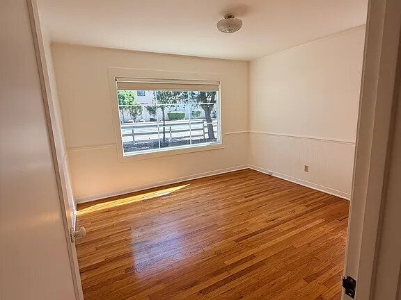 Building Photo - Charming country property