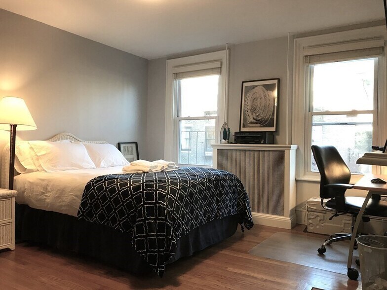 Building Photo - 27 Hanson St