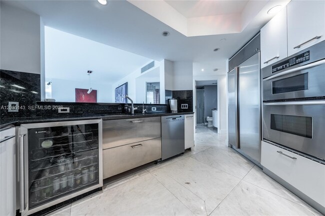 Building Photo - 9401 Collins Ave