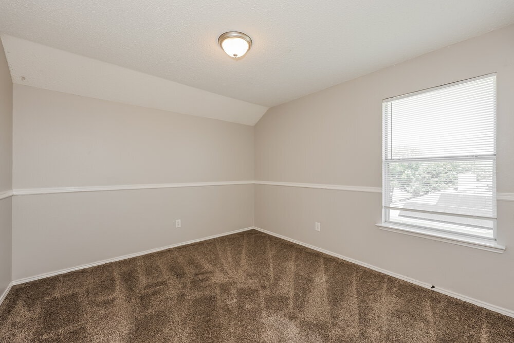 Building Photo - 2400 Stagecoach St