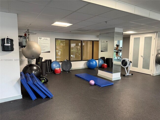 Building Photo - 540 Brickell Key Dr