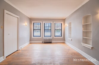 Building Photo - 1618 W Farwell Ave