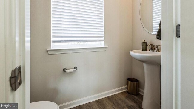 Building Photo - 8214 Alexander Court