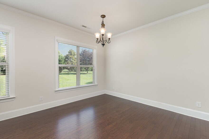 Building Photo - 9909 Woodland Watch Ct