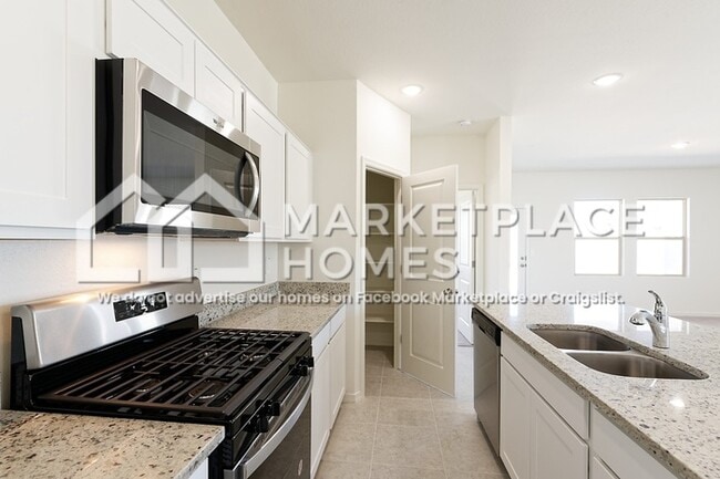 Building Photo - 4924 N 192nd Ln